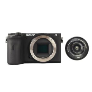 SONY A6600 + 16‑50 F/3.5‑5.6 OSS – widok frontowy w kolorze czarnym